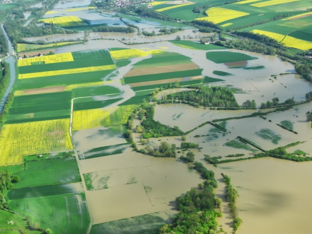 Crue de l'Armançon, en mai 2013, à Flogny la Chapelle dans l'Yonne